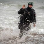 Одеські водолази тренуються в холодній воді Чорного моря