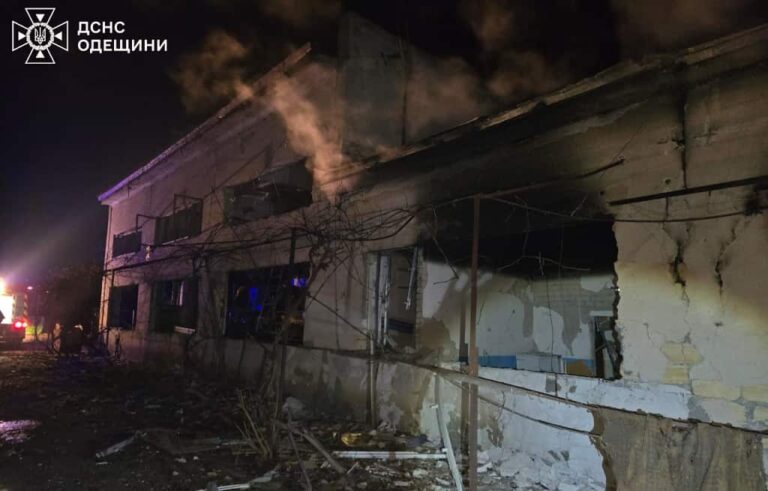У селі під Одесою «шахед» упав на житловий будинок: наслідки (фото)