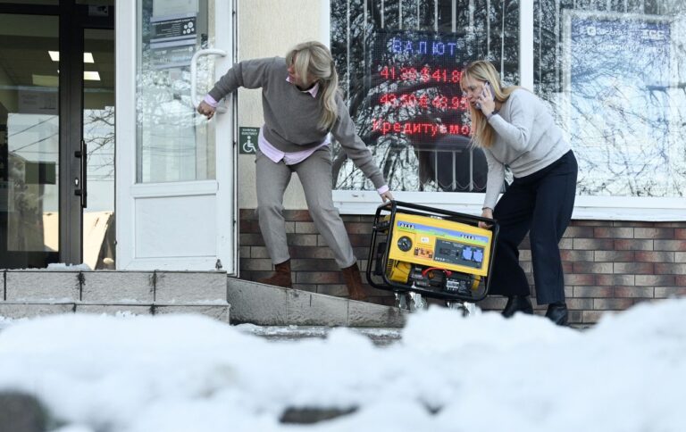 Відключення світла в Києві та областях запровадили 28 лютого – що відомо