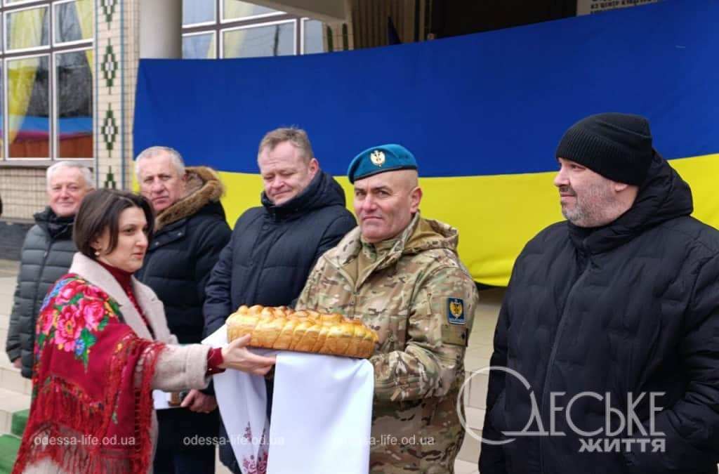 Земляки зібрали понад мільйон гривень на автівки для комбата з Одещини