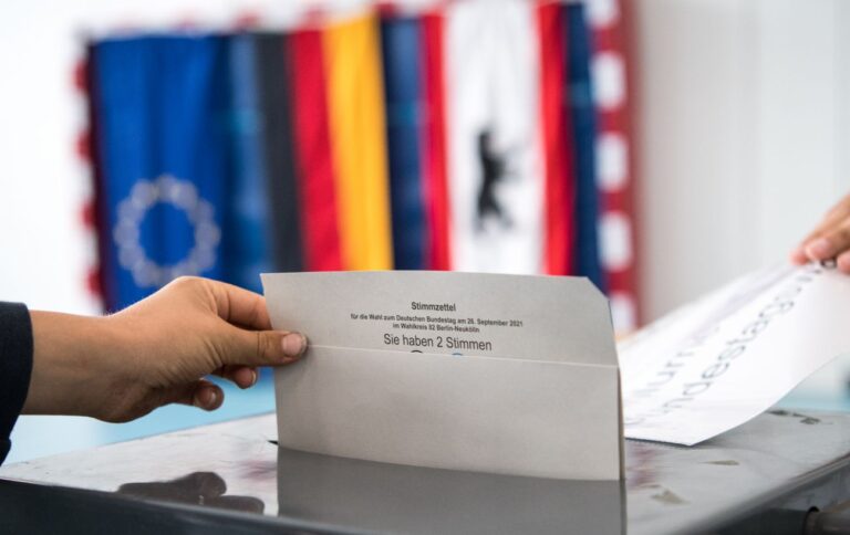 Шольц і Мерц провели дебати напередодні виборів