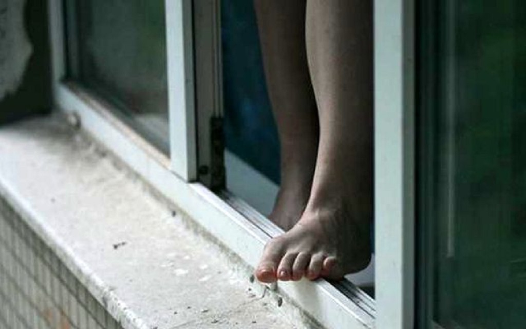 Під Одесою загинула жінка – впала з 9 поверху