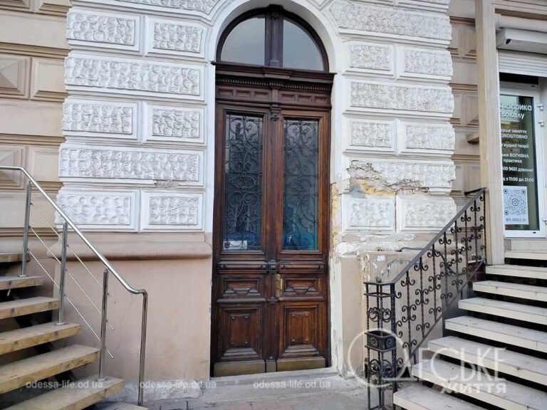 В Одесі відреставрували історичні двері будинку Флоріана Рожицького