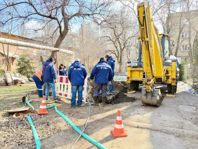 В Одесі ліквідують прорив теплотраси