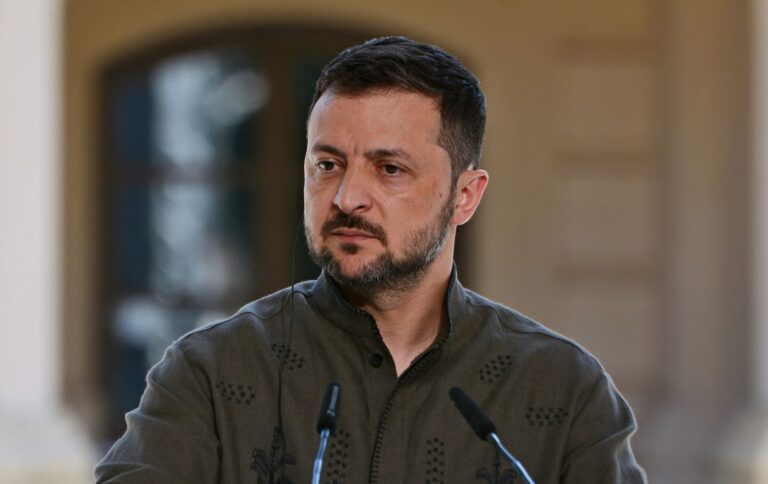 Зеленський підписав закон 12032 про врегулювання українського громадянства для подружжя ЗСУ