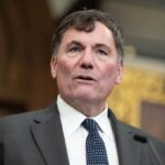 Канада відкладає введення тарифів на товари зі США