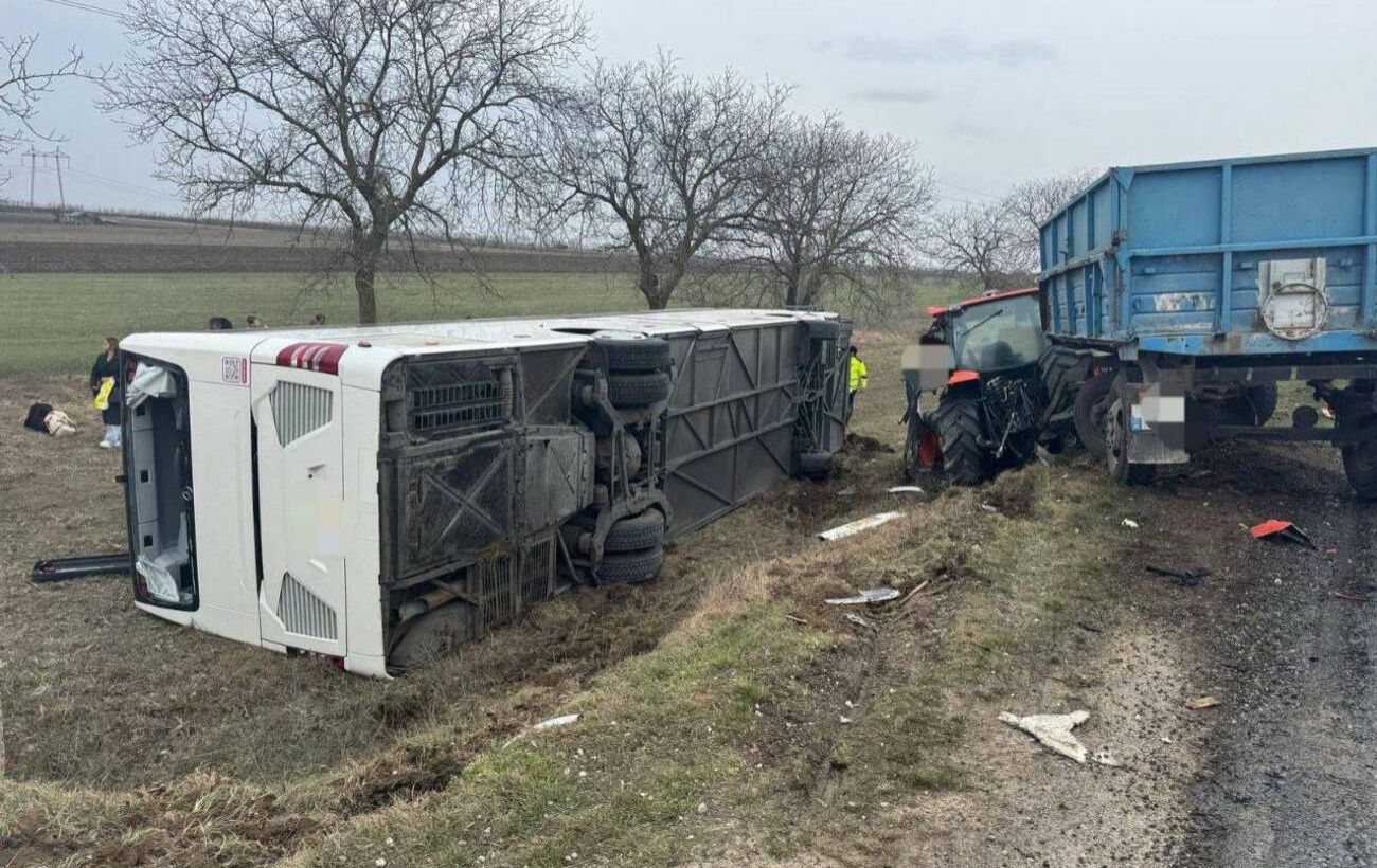 Автобус Одеса Кишинів потрапив в аварію у Молдові