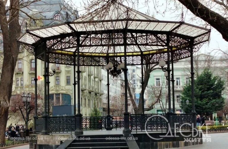 Березень в Одесі: надзвичайно тихий Міськсад – фоторепортаж