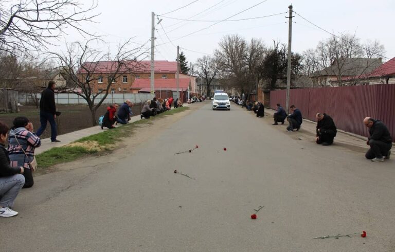 Одеська область: жителі Кодимщини з пошаною зустріли земляка, який повернувся додому «на щиті» (фото)