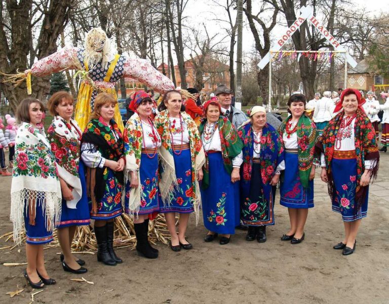 Фольклорний ансамбль «Кумоньки» святкує 40-річний ювілей