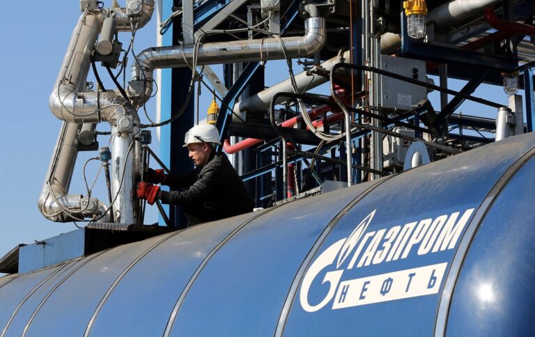 США можуть змусити Путіна сісти за стіл переговорів, запровадивши мита на продаж нафти і газу