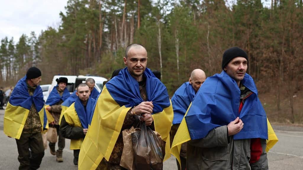 Сьогодні додому повернулися 197 українських військовополонених