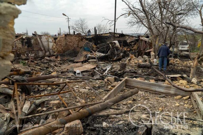 знищено гаражі, врятовано житловий будинок