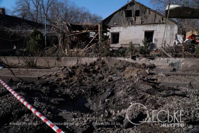 Фоторепортаж із місця нічних прильотів під Одесою