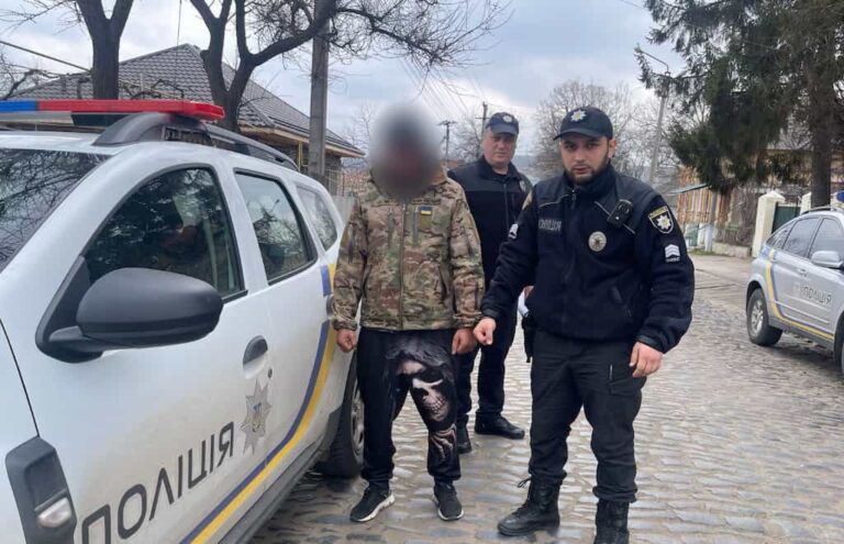 В Одеській області затримали ексвійськового з арсеналом зброї