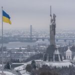 Найбільший прапор України в Києві приспустили 4 березня через прогноз погоди – КМДА
