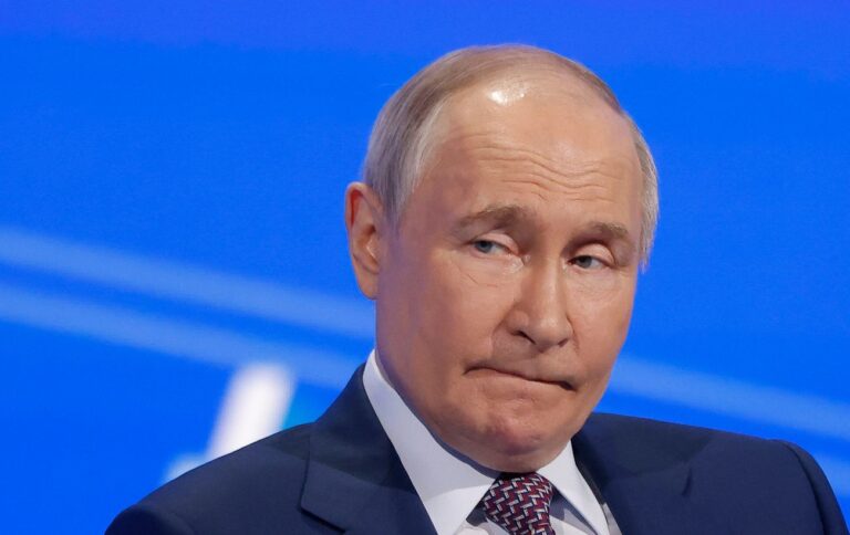 Путін оголосив перемир’я, вдаючи з себе миротворця, але в це ніхто не повірив