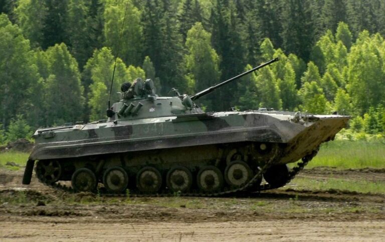Оскіл росіяни форсували на БМП