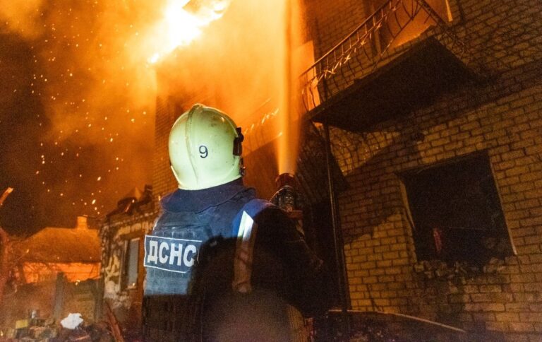 Удар дронів по Харкову – відео і фото наслідків обстрілу показала ДСНС