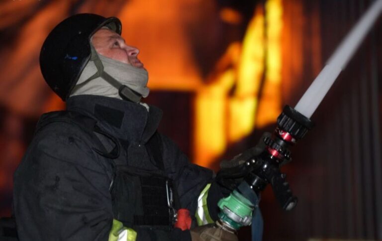 Удар дронів по Одесі – фото і відео наслідків обстрілу 22 квітня показала ДСНС