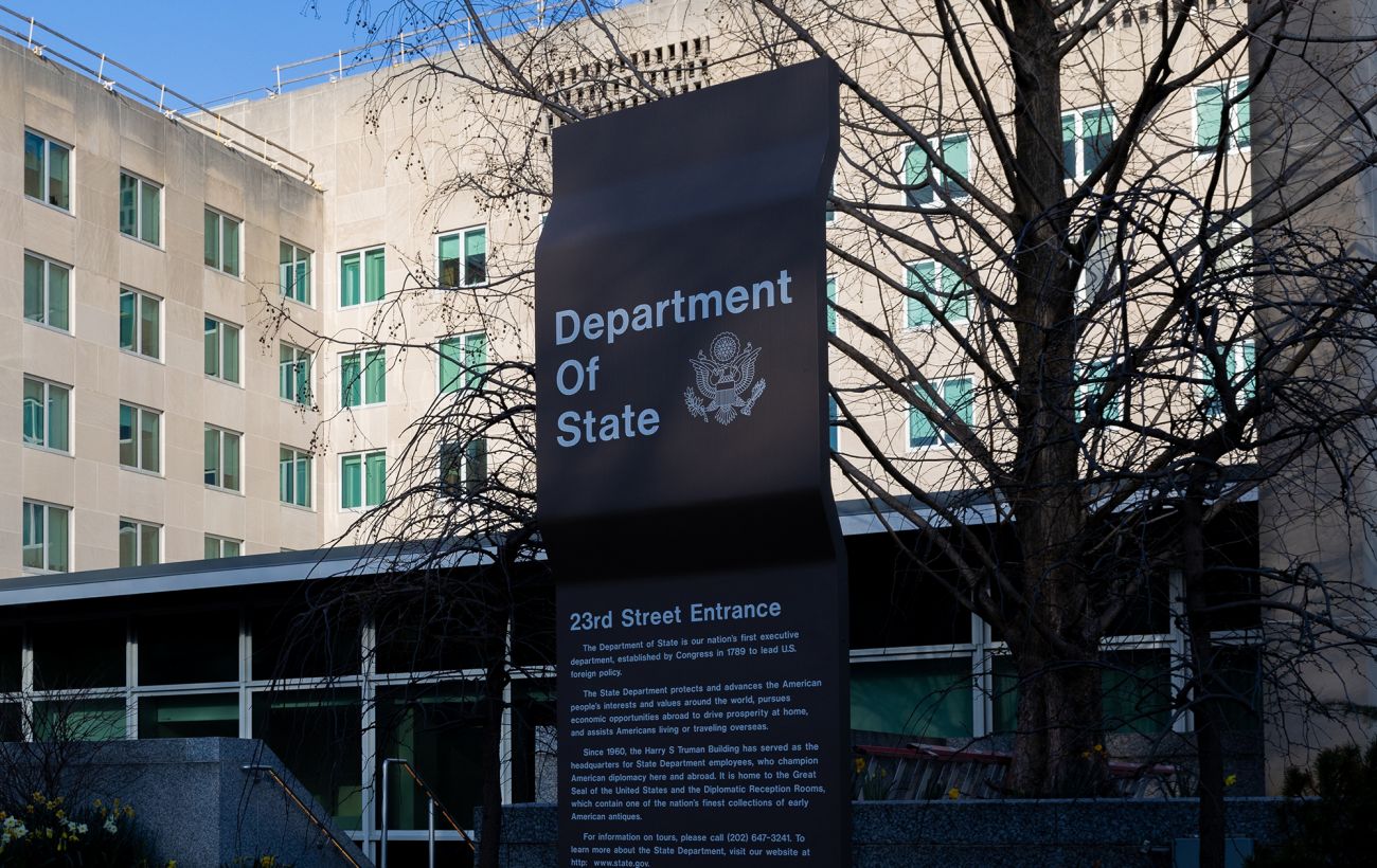 Держдепу США можуть урізати бюджет і десятки посольств будуть закриті