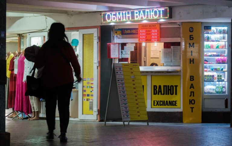 Курс долара НБУ на 25 квітня зріс до 41,68 гривень