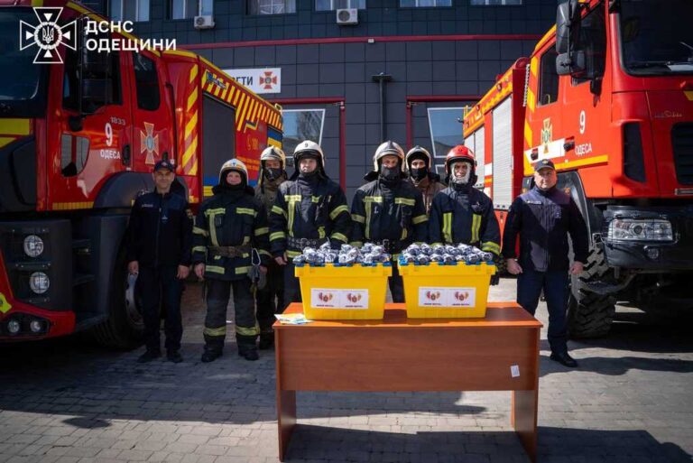 Одеські рятувальники отримали турнікети від німецьких благодійників