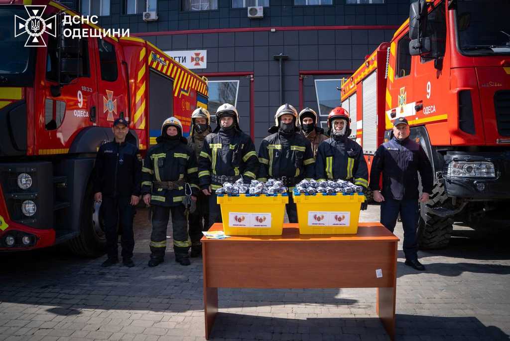 Одеські рятувальники отримали турнікети від німецьких благодійників