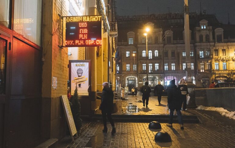 Курс долара НБУ на 7 квітня впав до 41,19 гривень