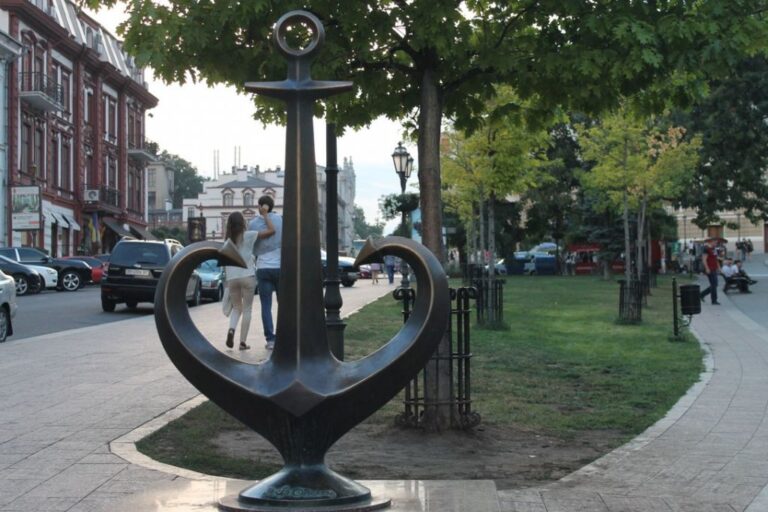 Символ Одеси «якір-серце» вирушить до грецького Пірея
