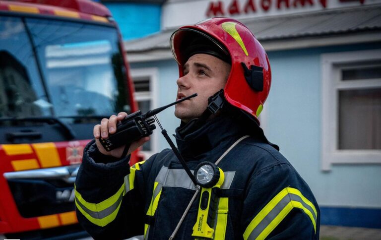 Удар по Херсону здійснили росіяни 19 квітня – горить багатоповерхівка