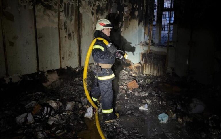 Дрон вдарив по багатоповерхівці у Житомирській області – фото наслідків