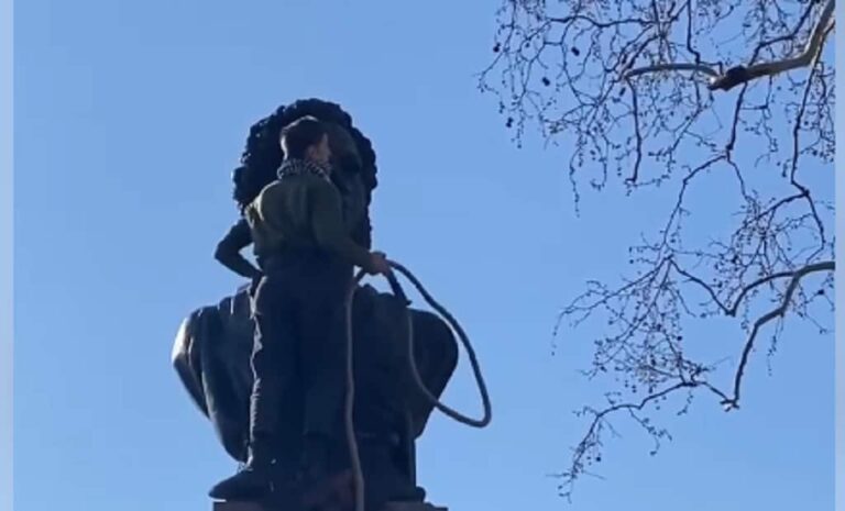 В Одесі активісти провели чергову акцію біля пам’ятника Пушкіну
