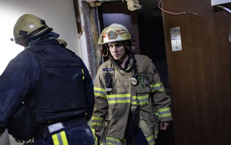 Харків атакував дрон Молнія – постраждали двоє людей, зокрема дитина