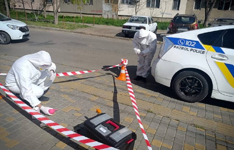 В Одесі біля багатоповерхівки виявили ртуть – працювали хіміки ДСНС