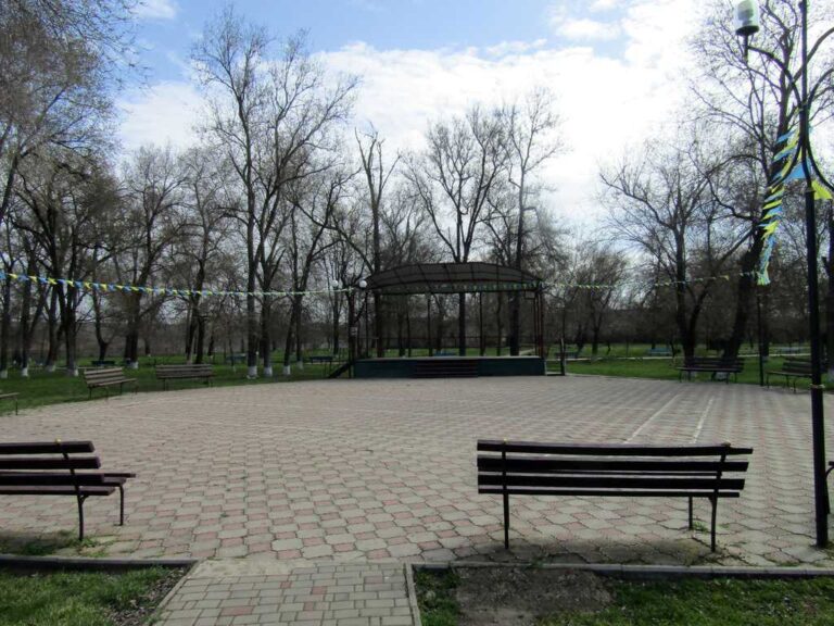 залізниця, кірха та історії мешканців