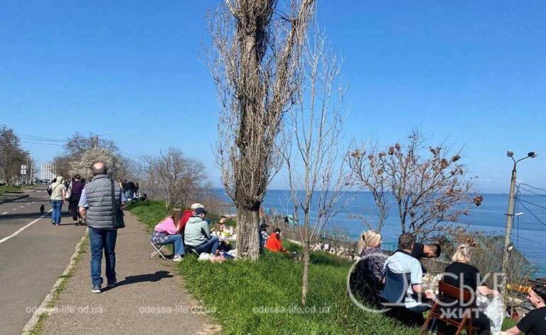 Великдень на природі: одесити масово вийшли на пікніки біля моря