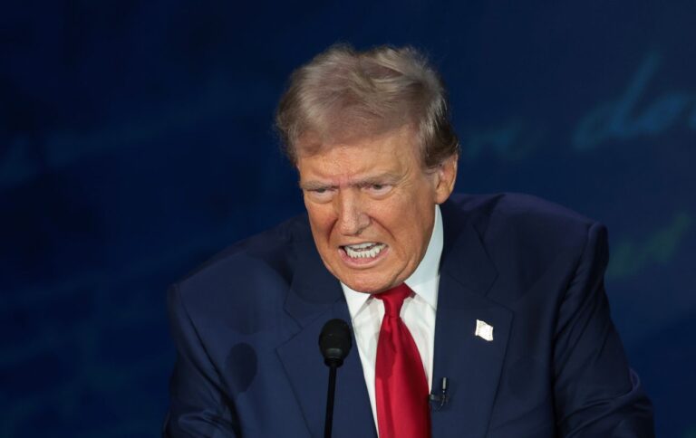 Трамп назвав фейковими новини про падіння його рейтингів