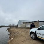 На Одещині жінка встановила паркан біля річки