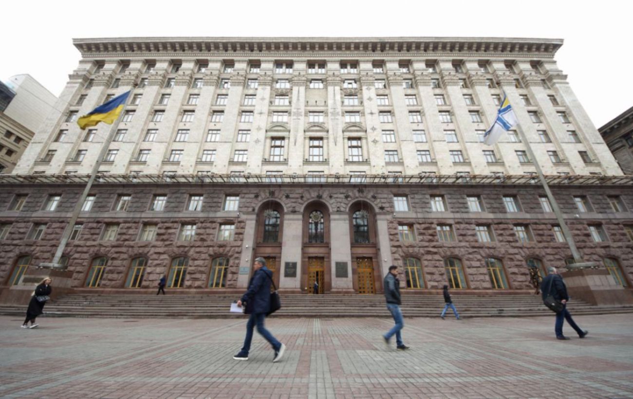 Ткаченко роздув штат військової адміністрації і погрожує працівникам мерії