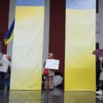 Одесити вийшли під дощ із акцією «Гроші на ЗСУ!» – вимагають більше допомагати армії