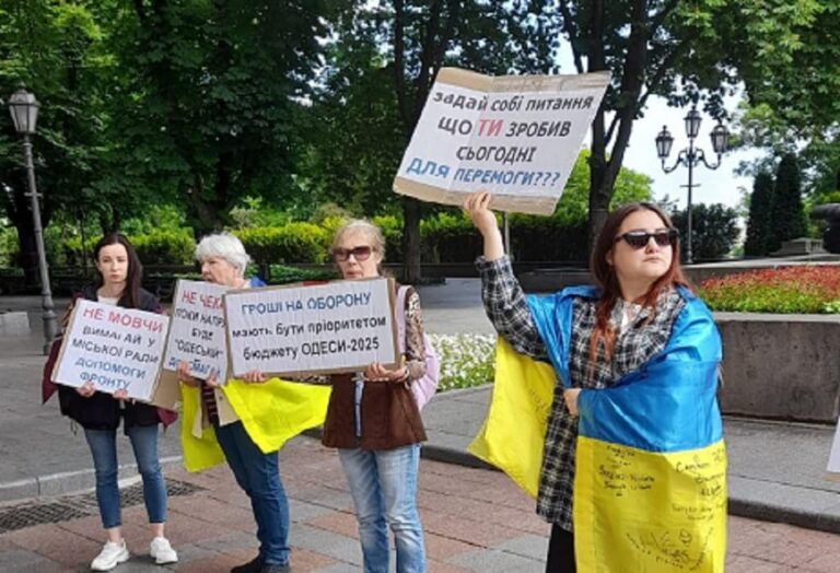 Одесити вимагають фінансування армії: суботній протест у мерії 31 травня
