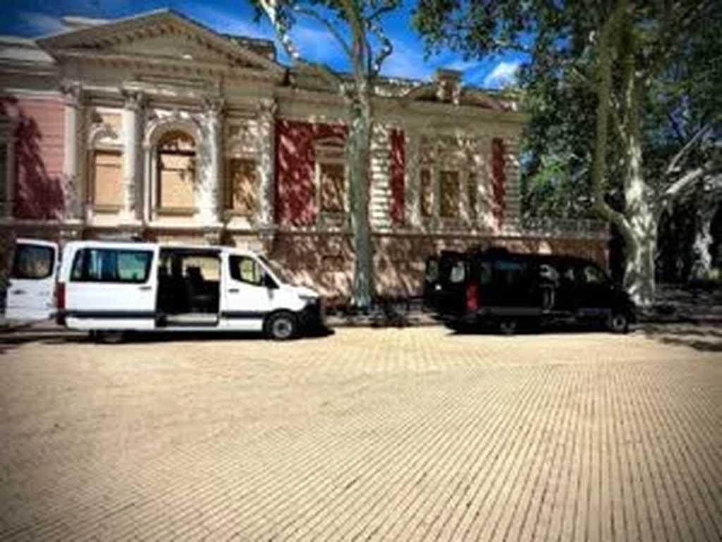 Одеса отримала 2 мікроавтобуси від Регенсбурга для «Соціального таксі»