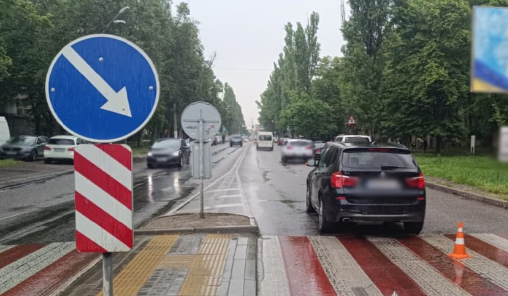 В Одесі на пішохідному переході BMW збив підлітка
