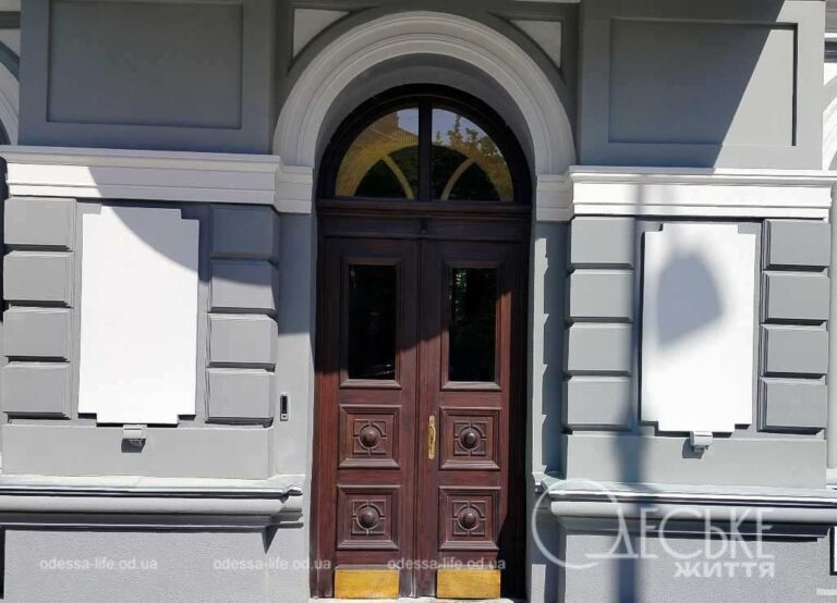 В Одесі відреставрували двері з будинку Скаржинського