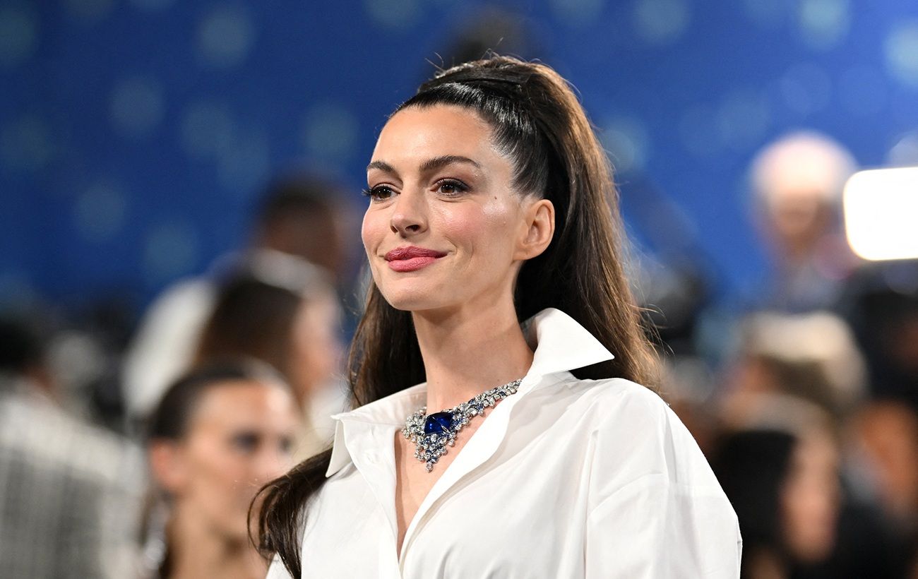 Енн Гетевей з’явилася на Met Gala 2025 і підігріла чутки про пластику – фото, відео