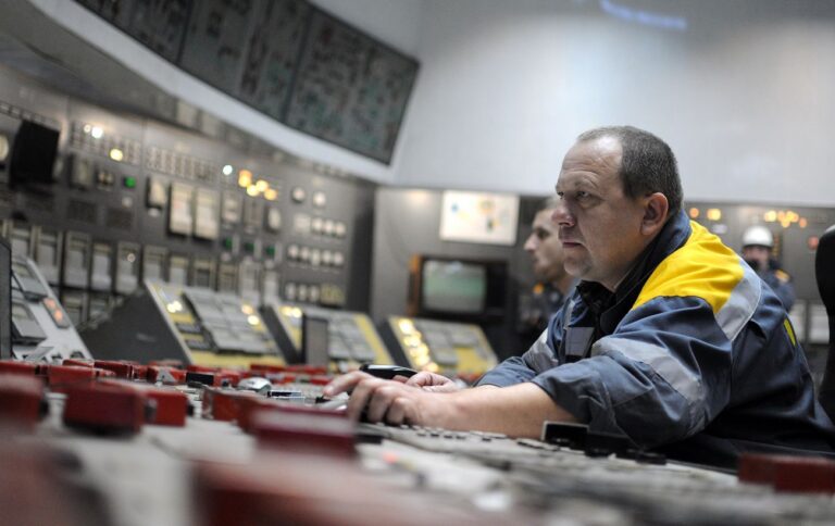 Енергетики заживили домівки 50 тисяч сімей, що були без світла через обстріли