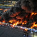 Туск звинуватив Росію у підпалі великого ТЦ у Варшаві 11 травня