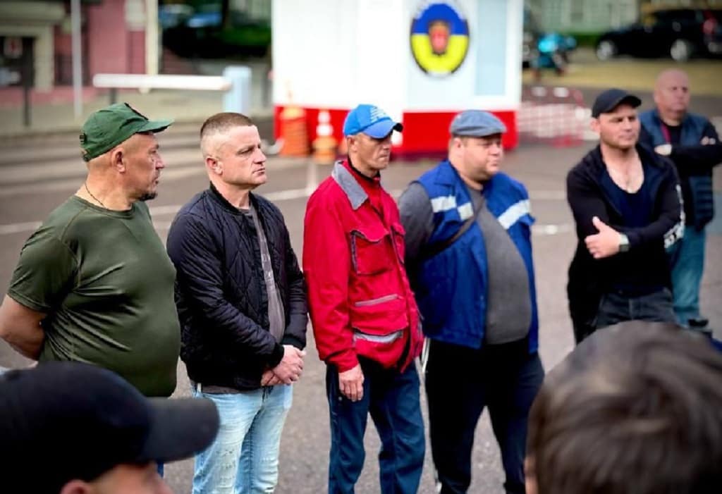 Одеські комунальники поїхали на Донбас для зміцнення оборони – мерія