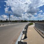 У передмісті Одеси модернізували дамбу: нові тротуари, освітлення та озеленення
